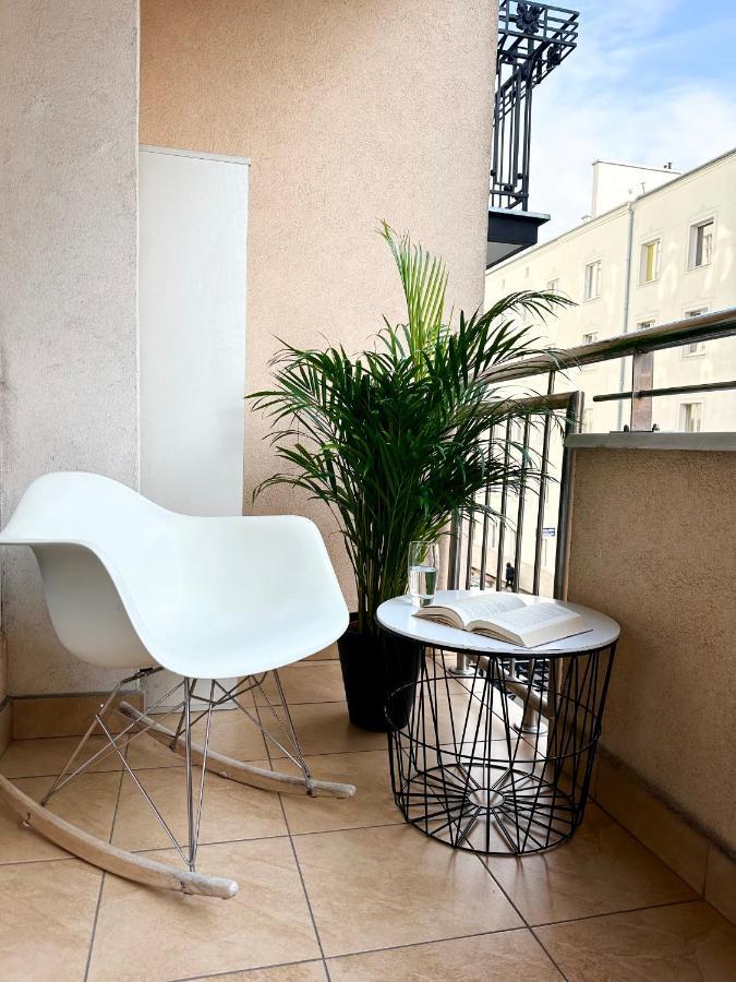 Charming Apartment In The City Center Warszawa Exteriör bild