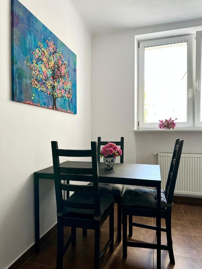Charming Apartment In The City Center Warszawa Exteriör bild