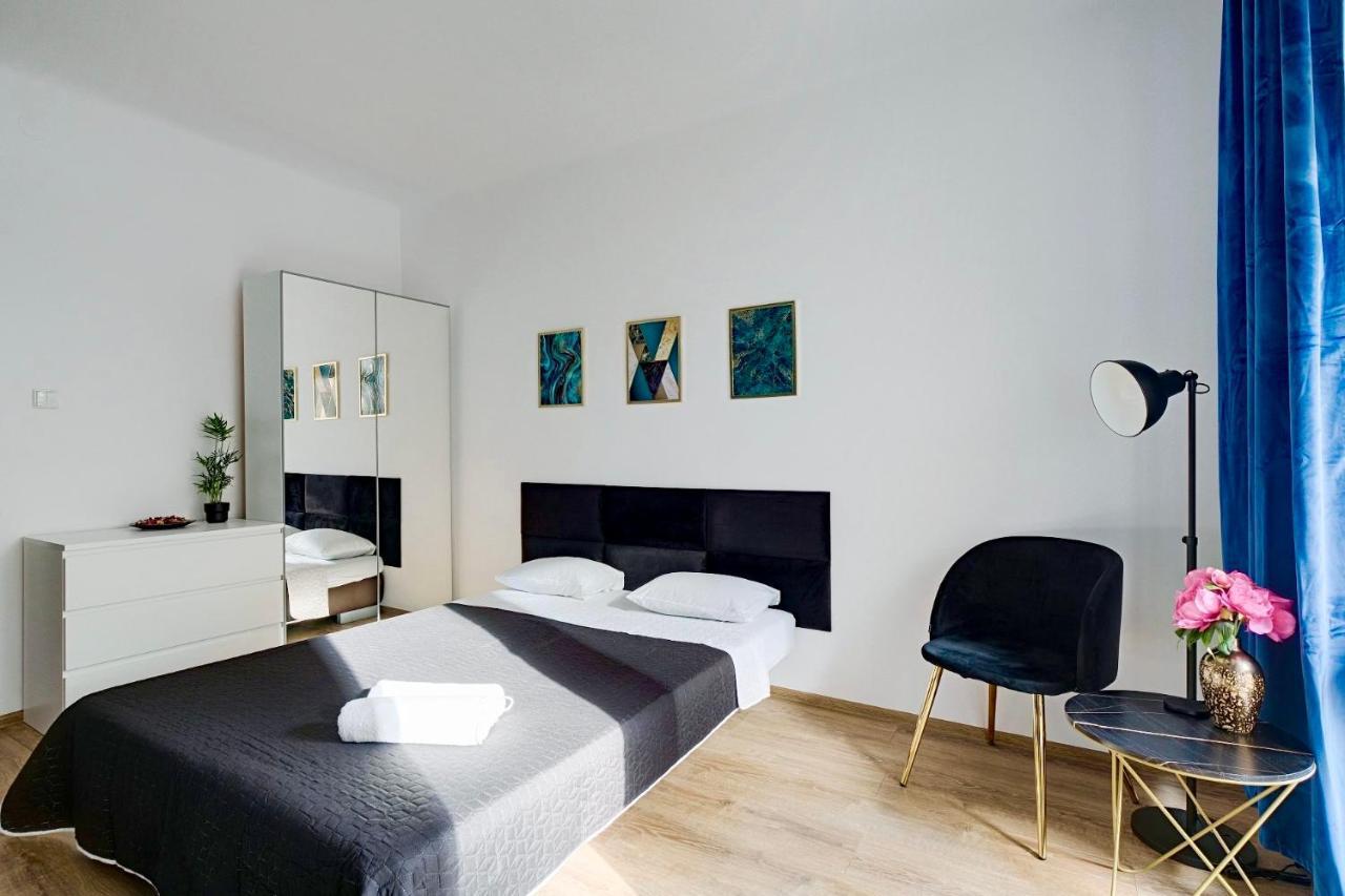 Charming Apartment In The City Center Warszawa Exteriör bild