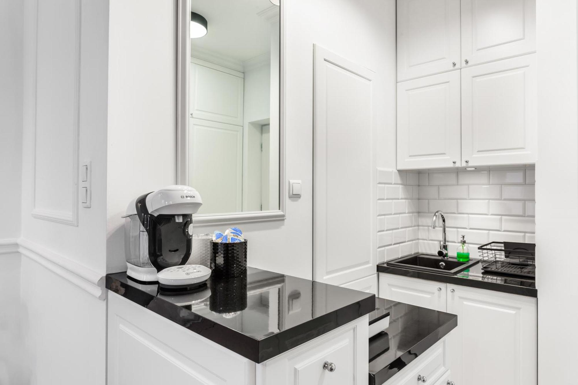 Charming Apartment In The City Center Warszawa Exteriör bild